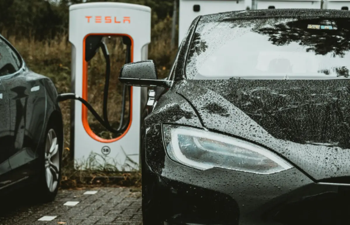 Is it safe to charge the EV during rain